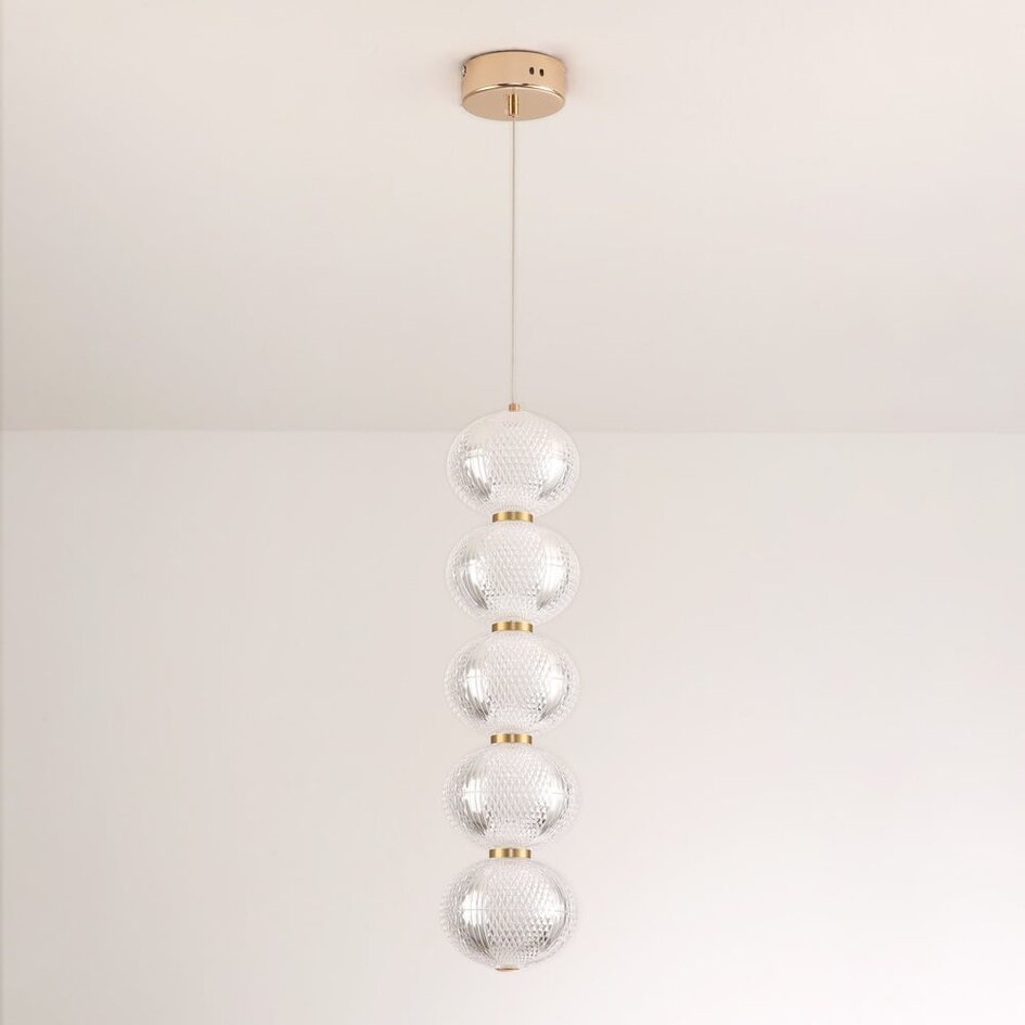 Suspension Aella 5 lumières - globes blancs aux bords dorés