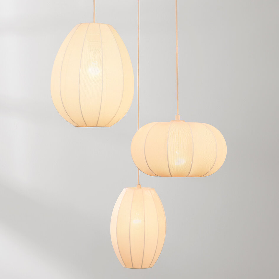 3-lichts japandi hanglamp met beige stoffen lampionnen - Fabrica