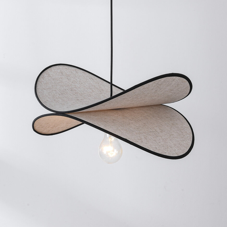 Design hanglamp Sapca, beige linnen met zwarte accenten
