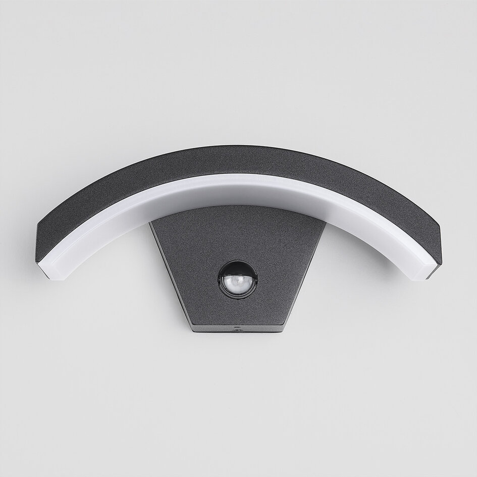 Design wandlamp buiten met sensor Vic - zwart