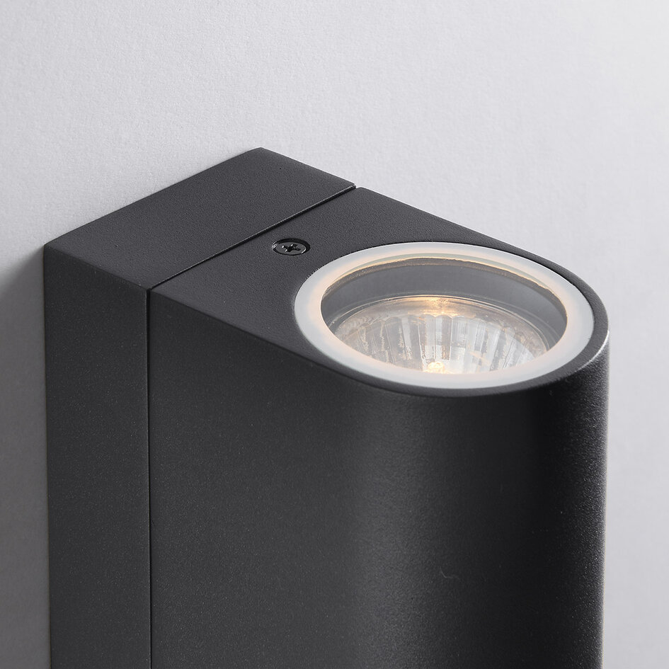 2-lichts buitenwandlamp Curtis met sensor - zwart