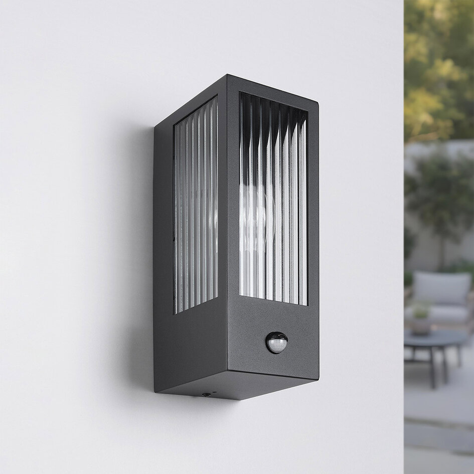 Wandlamp Amiens van glas met geribbeld detail