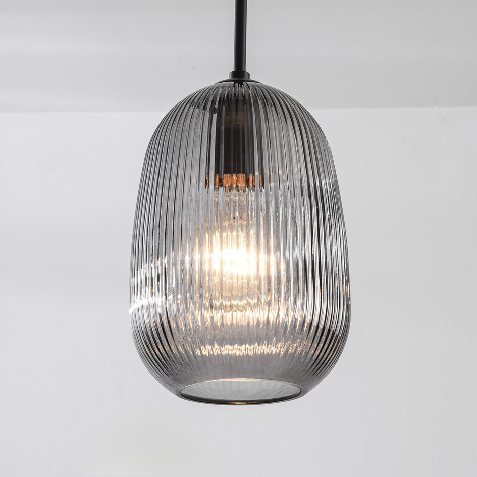 Moderne hanglamp Melora met geribbeld rookglas, 3-lichts