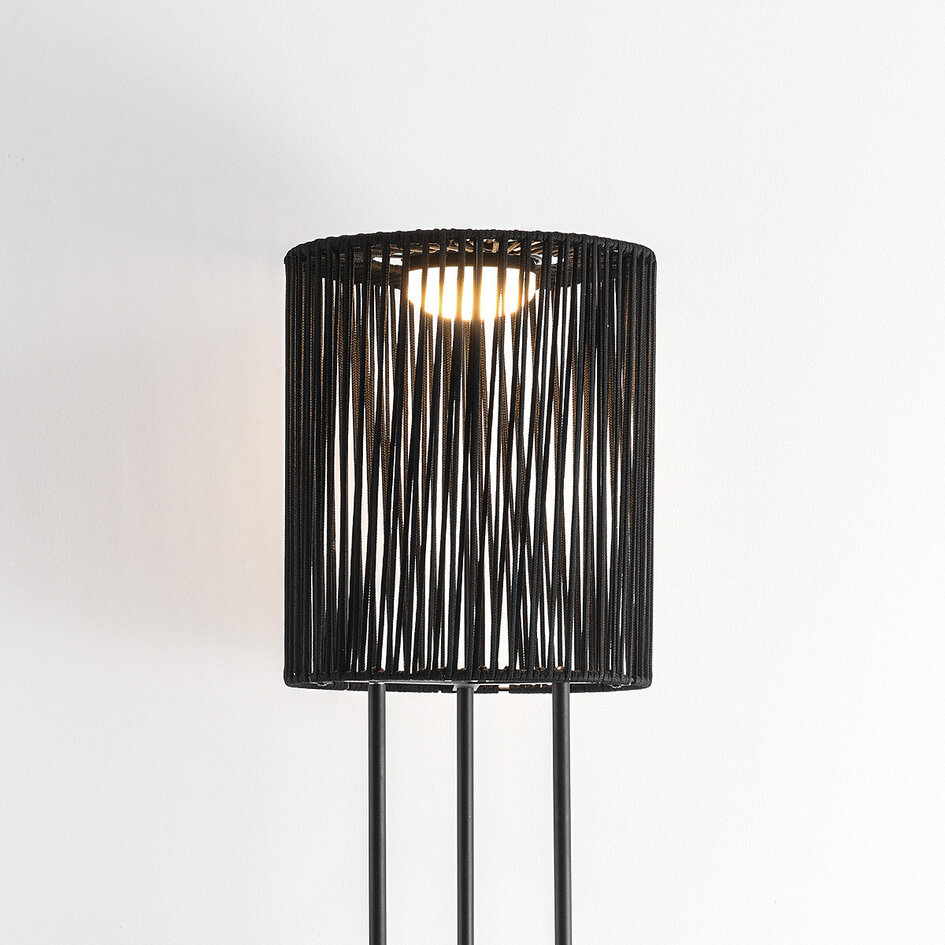 Staande solar buitenlamp Vinta, 3-staps dimbare LEDs en gevlochten touw, zwart