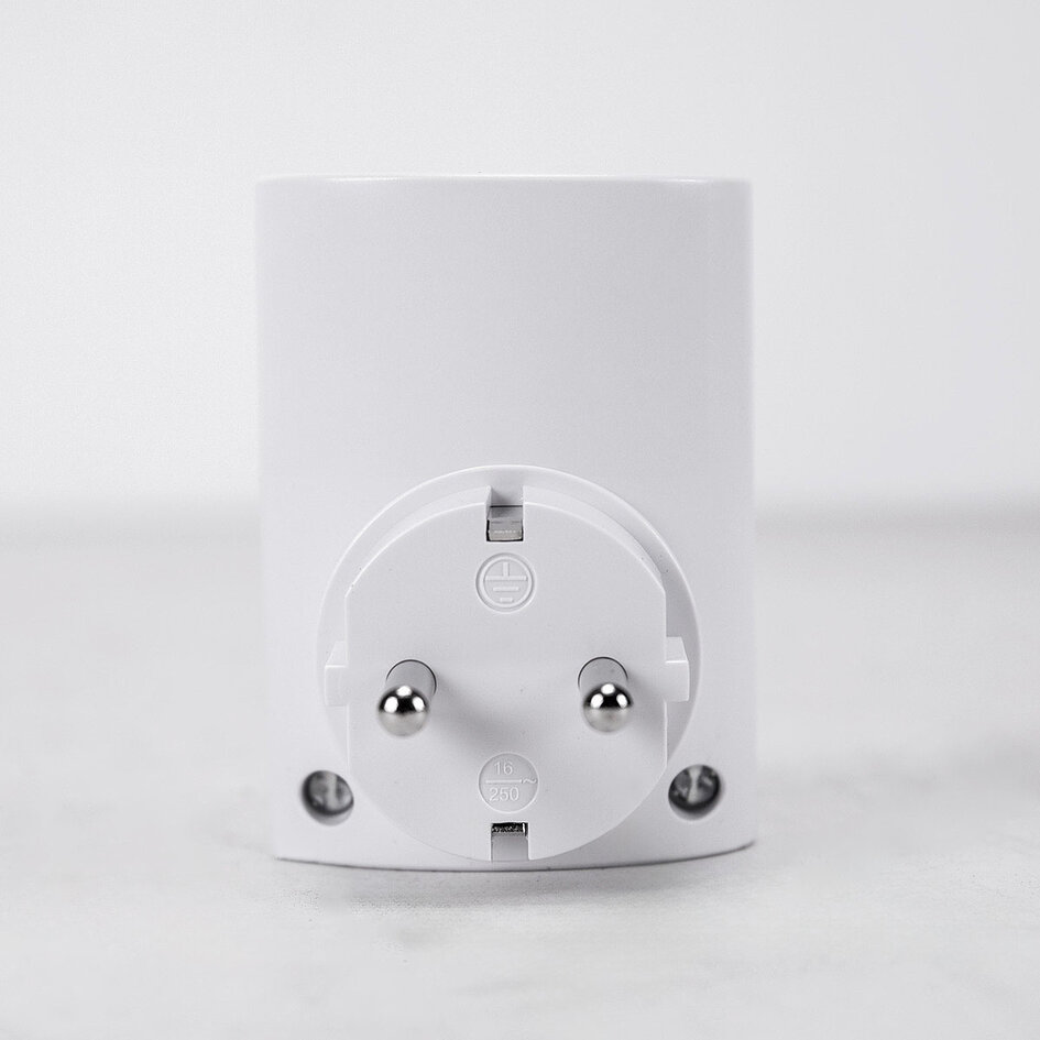 Adapter met beveiliging voor piekspanning