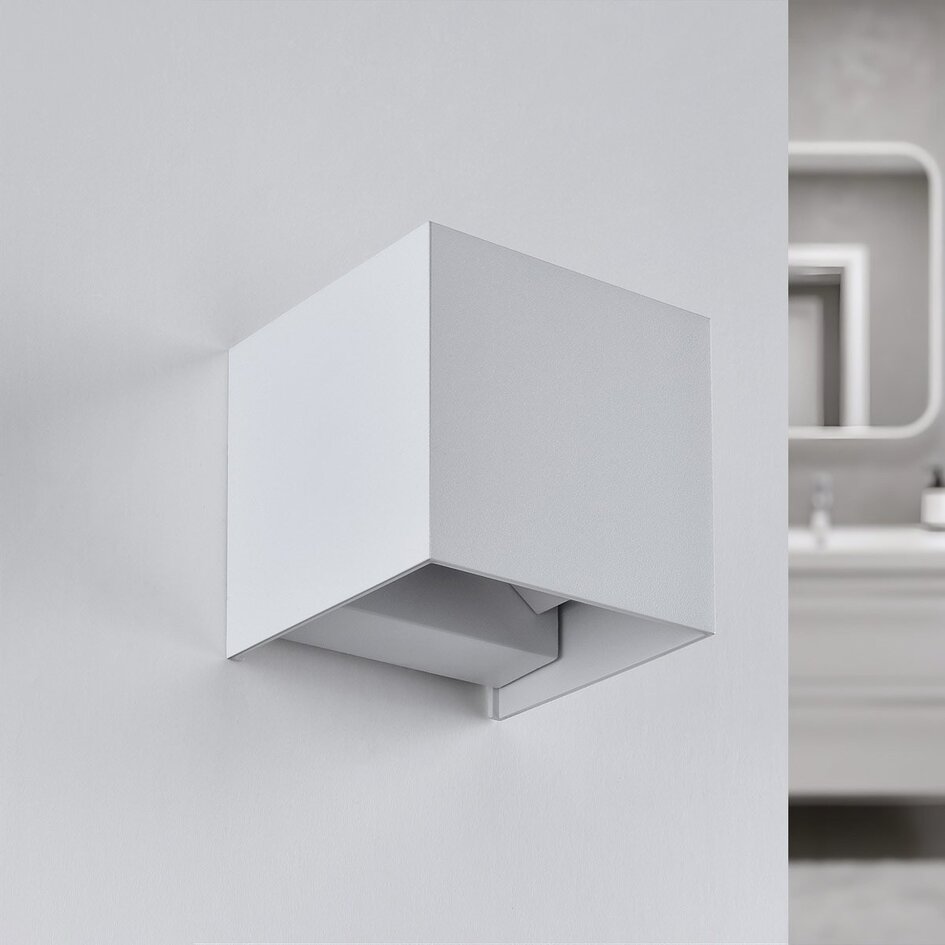Applique de salle de bains moderne Oliver à volets réglables en blanc