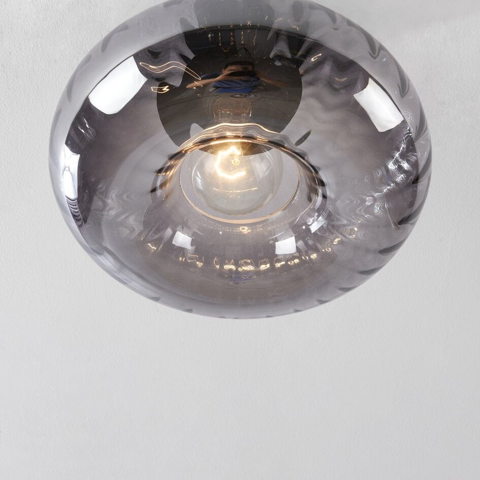 Moderne plafondlamp Nur zwart met gestreept rookglas