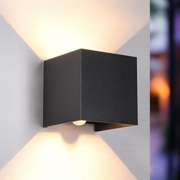 Moderne buitenlamp Daniel zwart met bewegings- en dag/nacht sensor