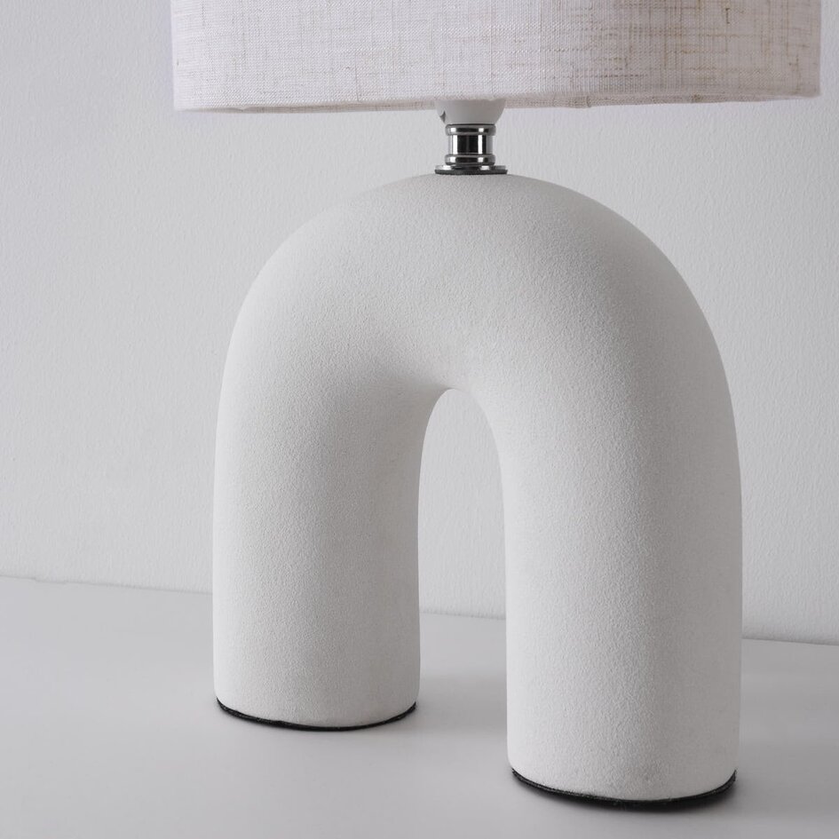 Lampe de table Japandi Poyta en céramique blanche avec abat-jour en lin