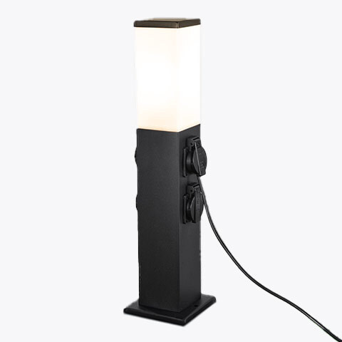 Staande buitenlamp met stopcontacten