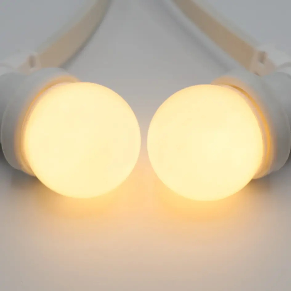Kit de guirlande avec lampes LED blanc laiteux et câble blanc