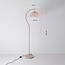 Lampe arquée moderne Tatsu avec abat-jour en tissu plissé et structure beige