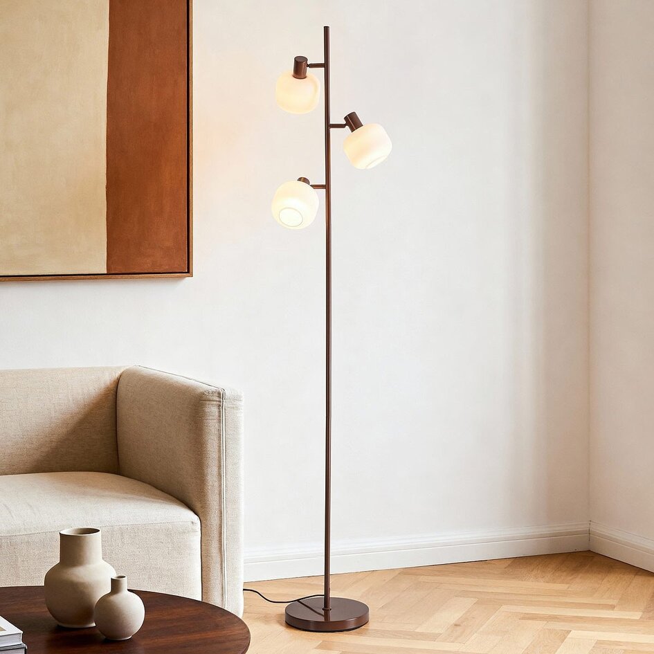 Lampadaire Jesse brun avec verre blanc laiteux, 3 lumières