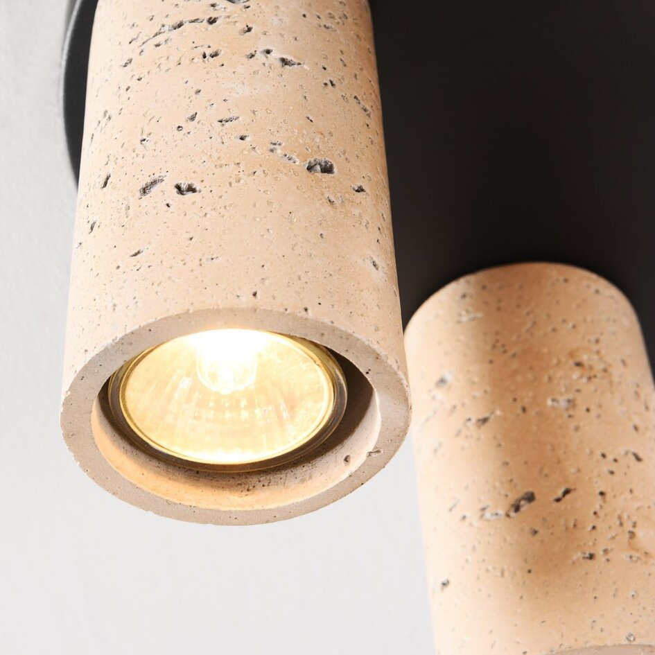 Plafonnier Cova avec trois spots au look travertin chaleureux