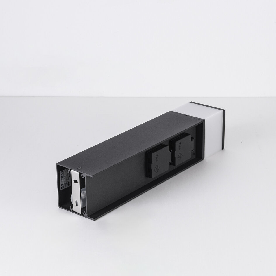 Staande buitenlamp met stopcontact Ute – zwart, met diffuser en 2 stopcontacten