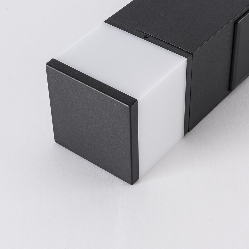 Smart staande buitenlamp met stopcontact en Tuya app Ute – zwart, met diffuser en 2 stopcontacten