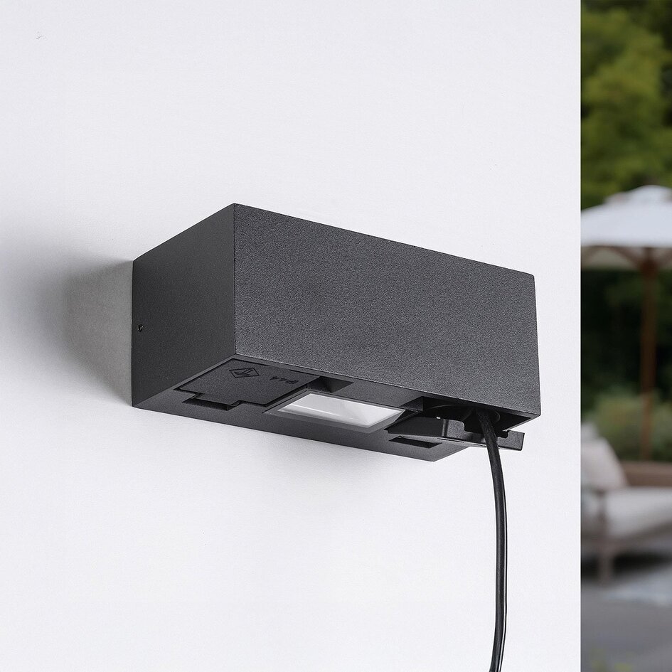 Buiten wandlamp Fora met geïntegreerde LED en 2 stopcontacten - zwart