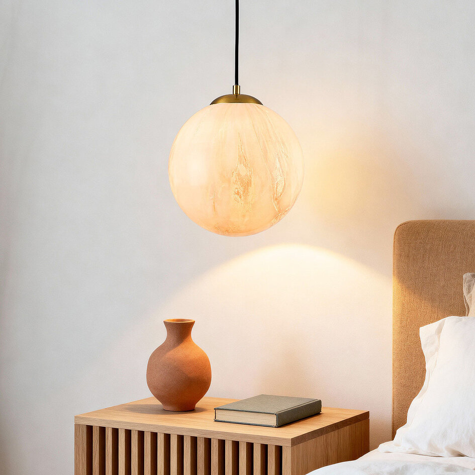 Suspension à 1 lumière Tessra avec verre aspect marbre et laiton doré