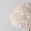 Lampadaire design Evania avec plumes blanches et pied en laiton doré