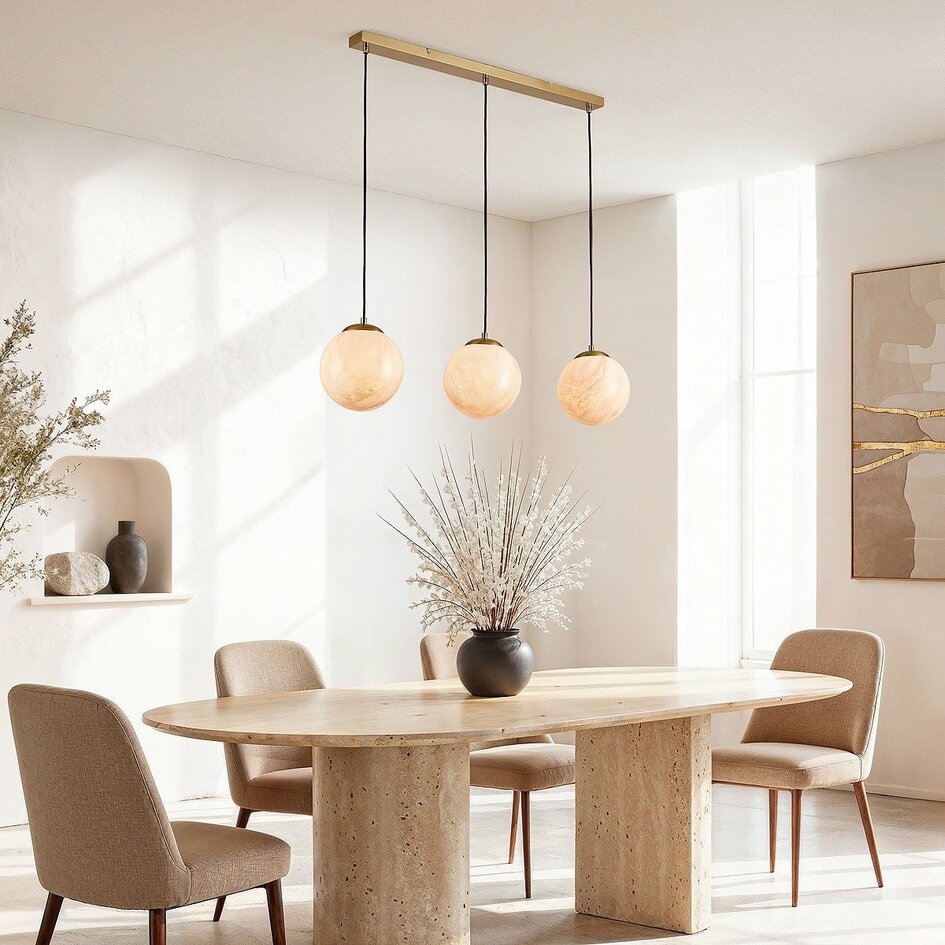 Suspension Tessra avec trois boules aspect marbre et accents dorés en laiton