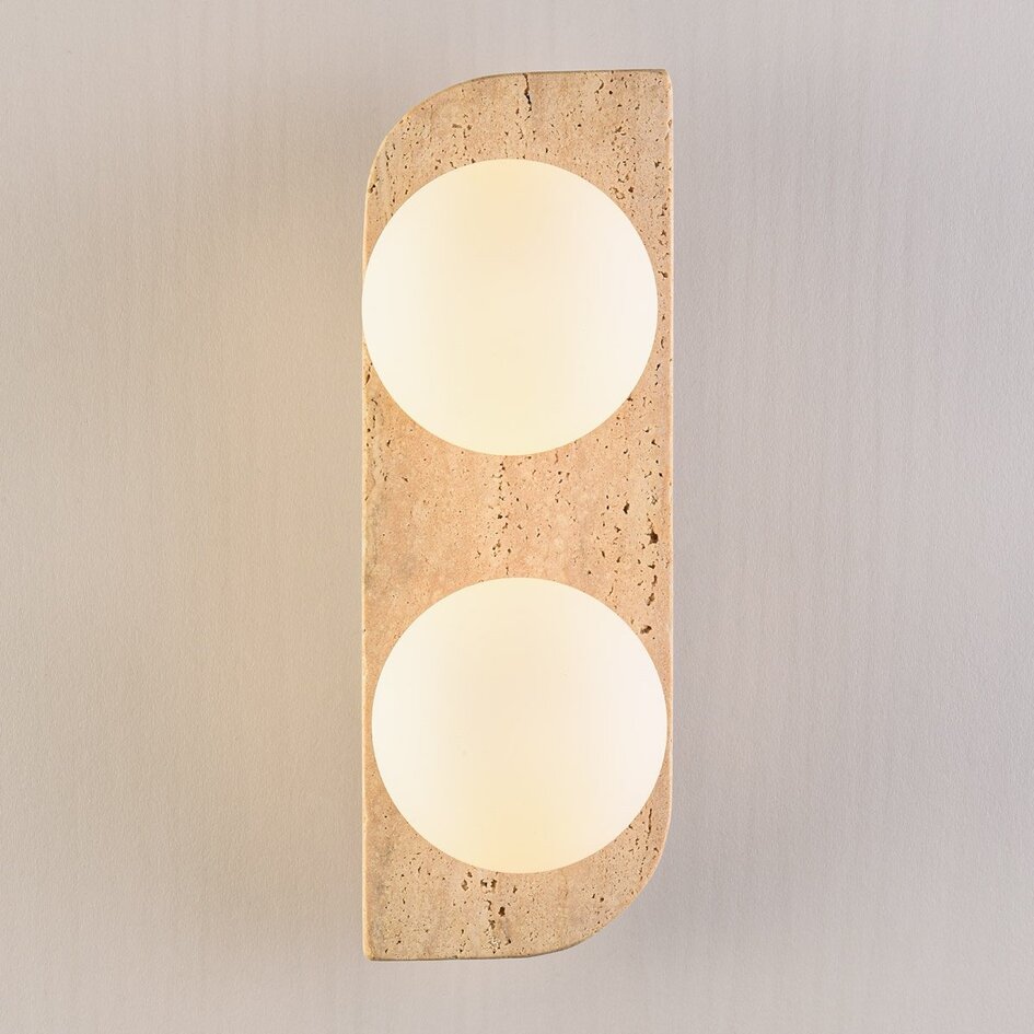 2-lichts wandlamp Artea van travertin (natuursteen) met glazen bollen