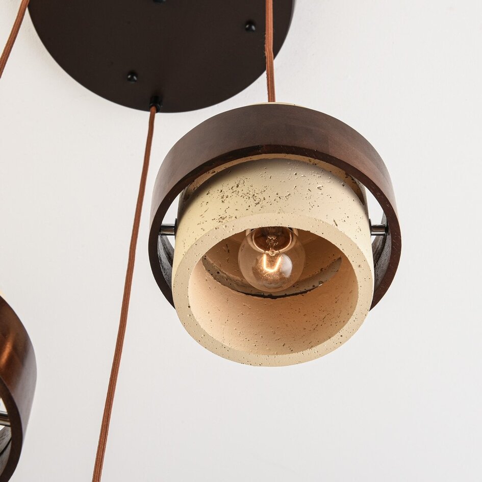 Ronde hanglamp Mavero van cement en hout, 3-lichts