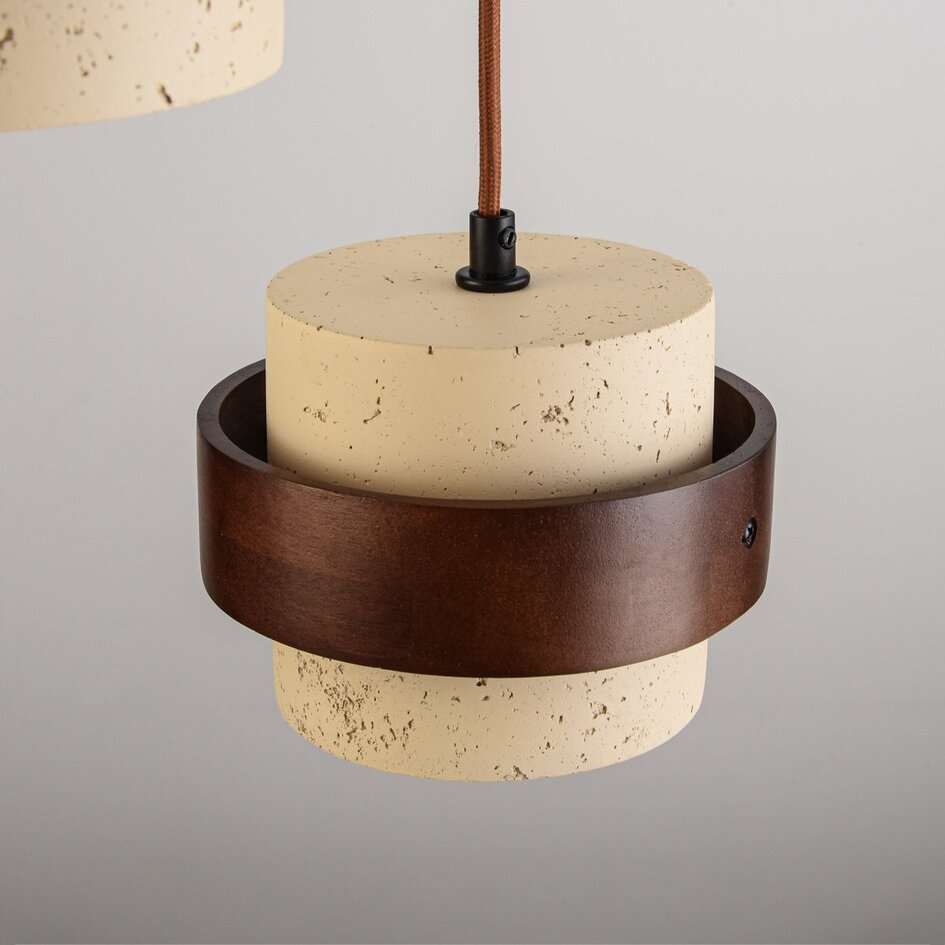Ronde hanglamp Mavero van cement en hout, 3-lichts