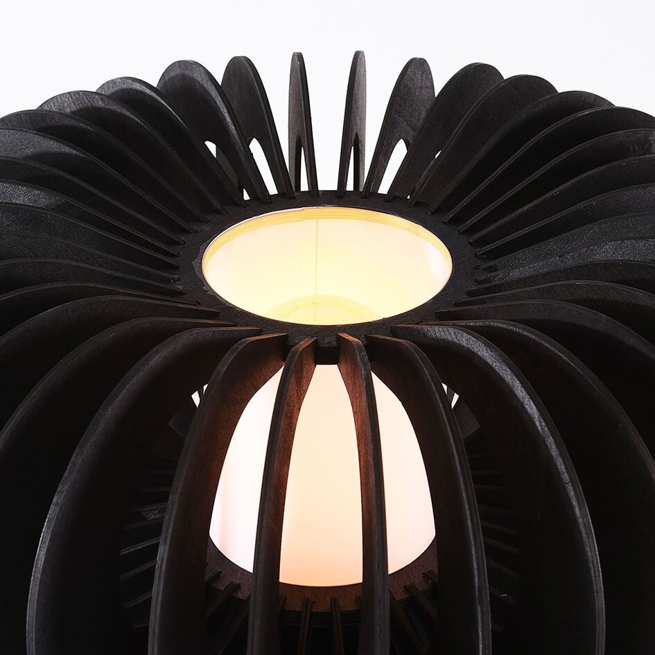 Plafonnier en bois Roia avec lamelles noires, forme ronde ouverte et diffuseur