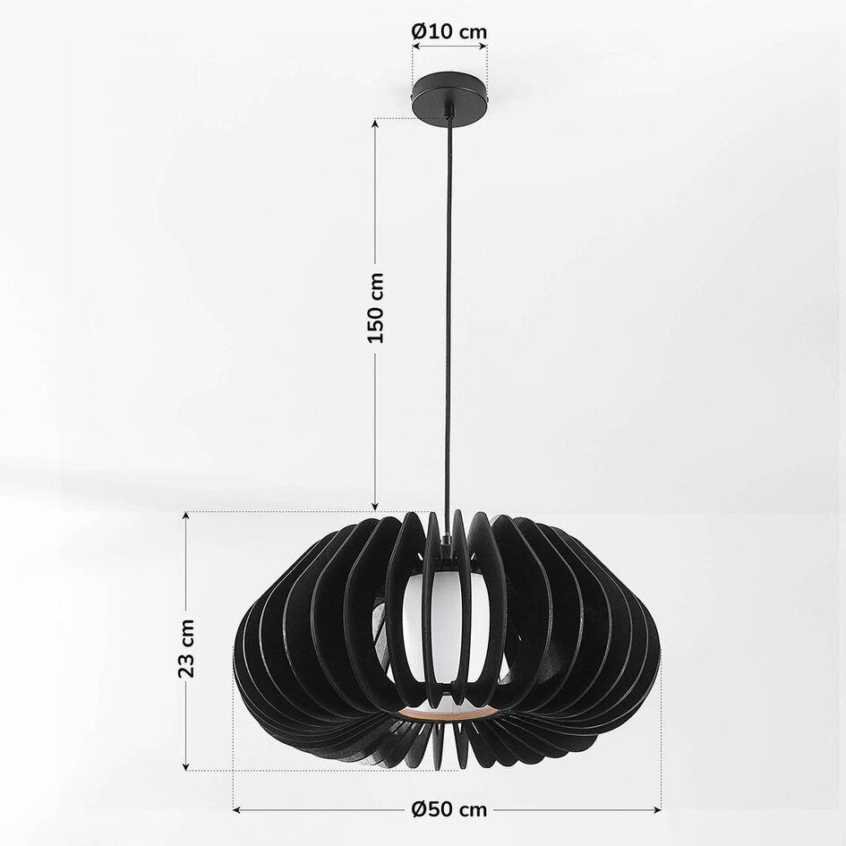 Houten hanglamp Rorka met zwarte lamellen, open ronde vorm en diffuser