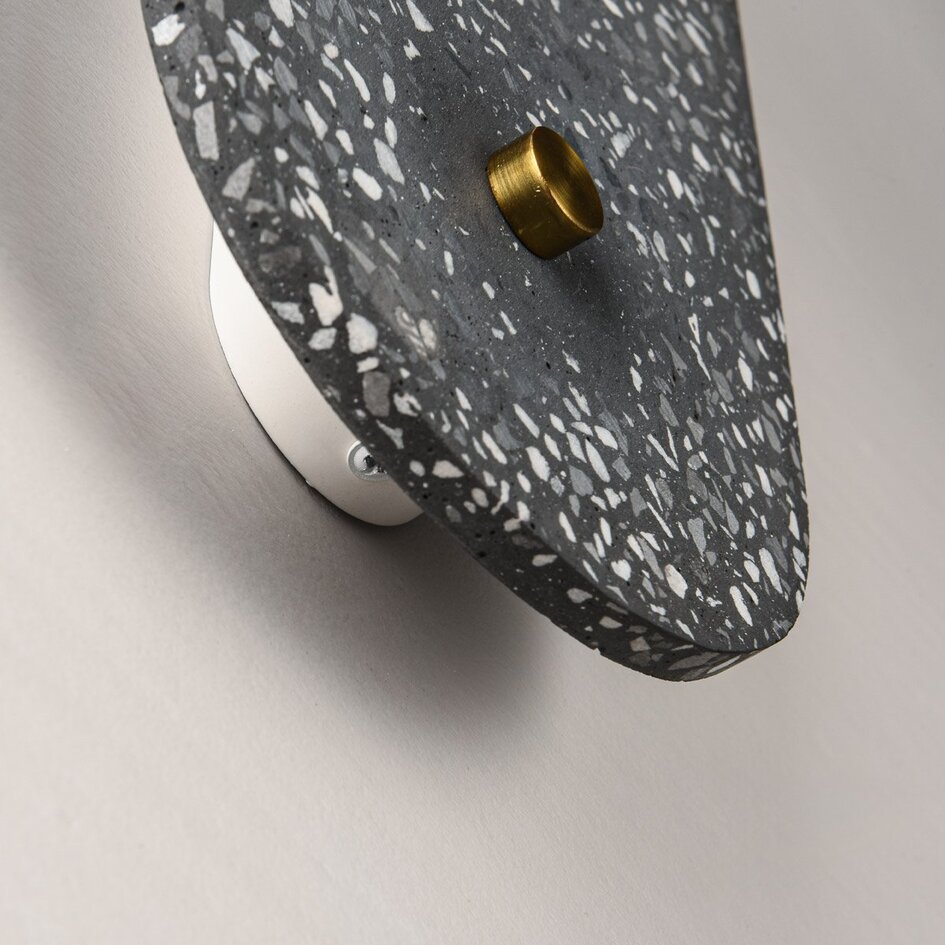 Applique murale Vero en ciment et verre blanc laiteux avec aspect terrazzo gris foncé