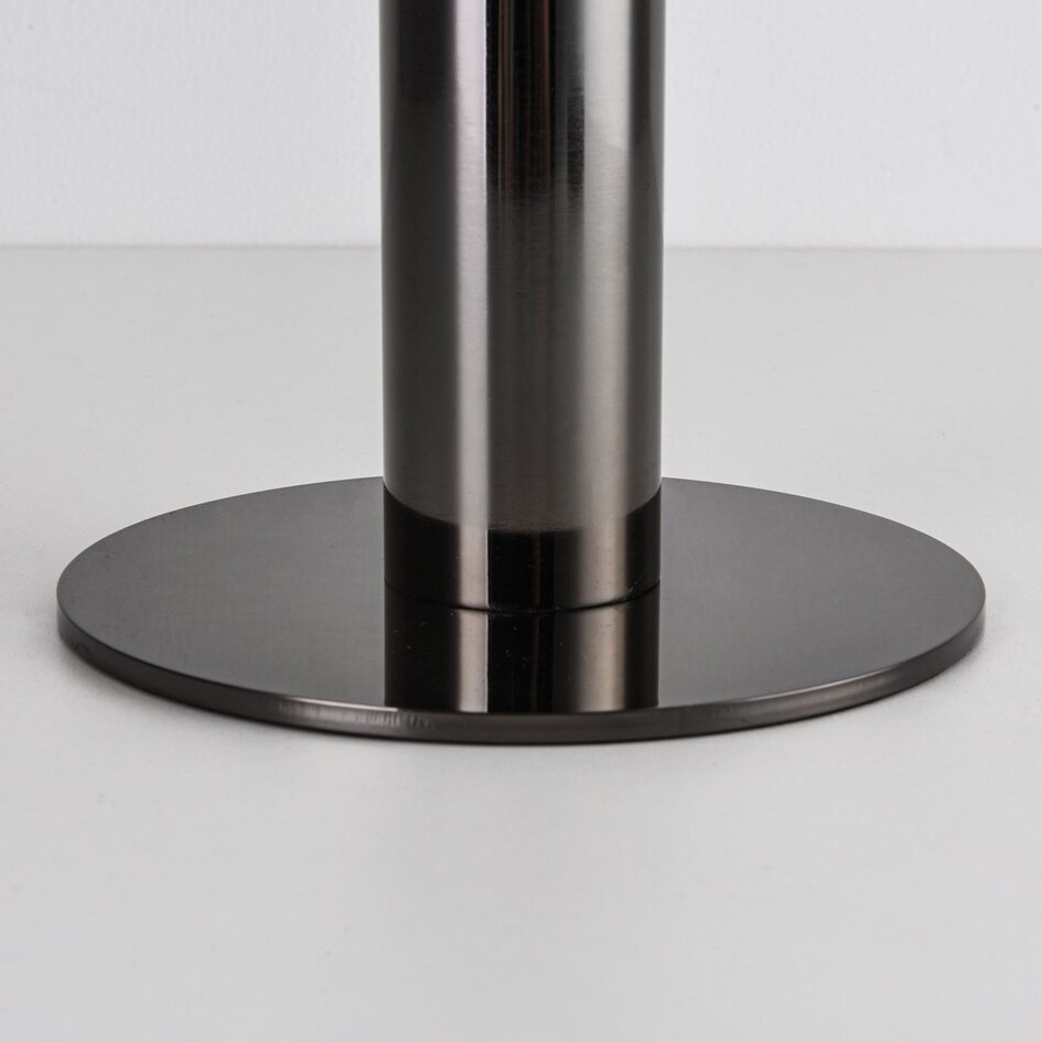 Lampe de table rechargeable Zarya en chrome noir avec variateur tactile, verre blanc laiteux et station de recharge