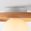 Plafondlamp Ruvo van lichthout en melkwitte glazen bol