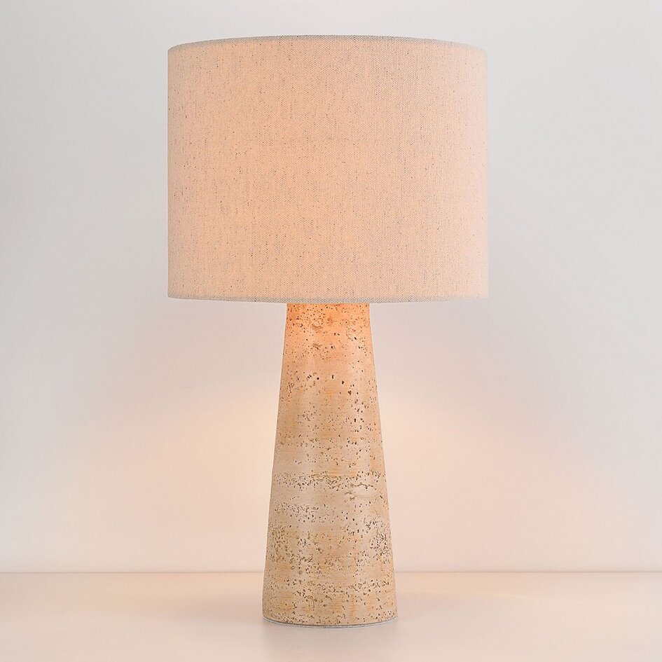 Lampe de table Verla avec abat-jour en lin et pied aspect travertin