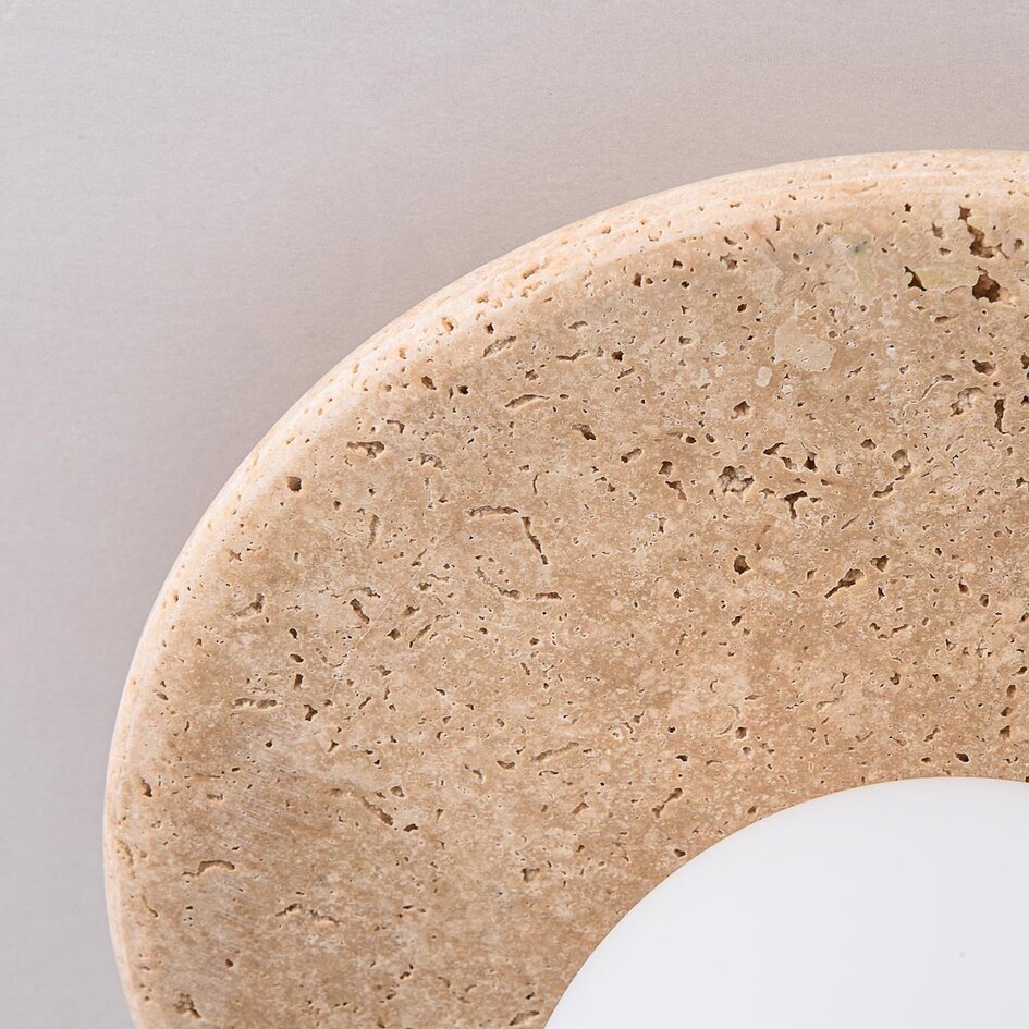 Plafonnier Cenno avec aspect travertin et verre blanc laiteux