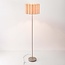 Lampadaire beige Cely avec abat-jour plissé en lin