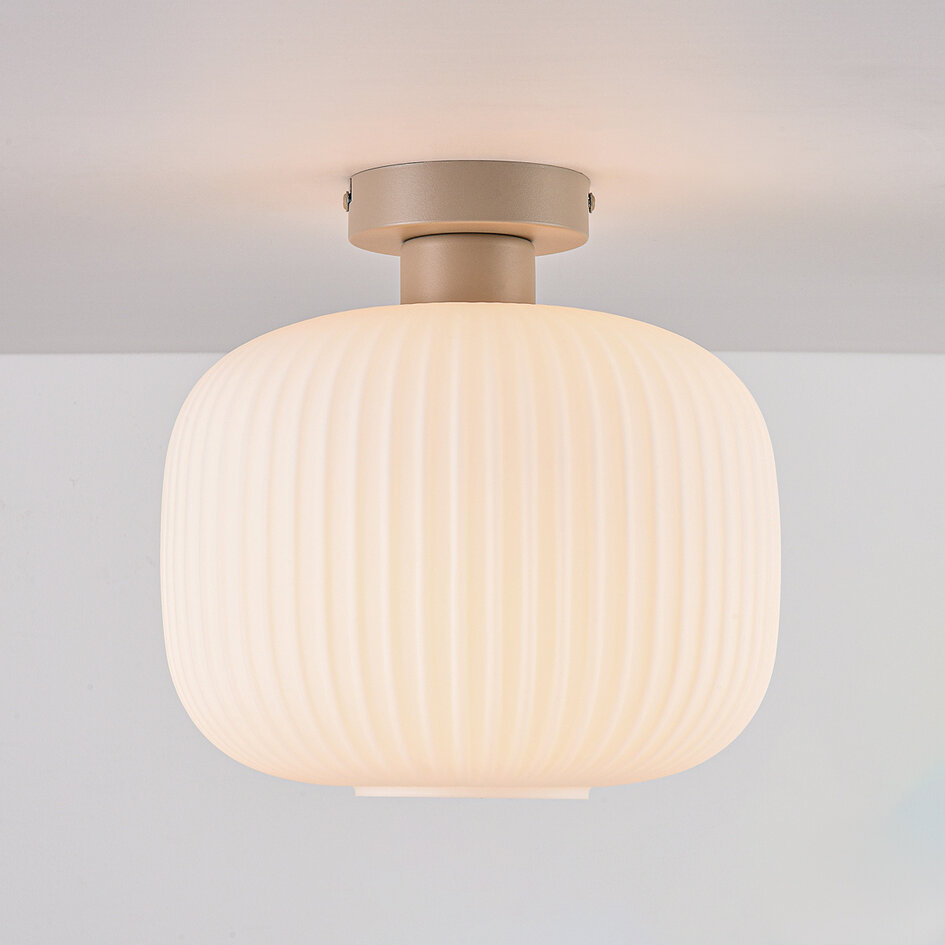 Plafondlamp Ilyana van geribbeld melkwit glas in beige