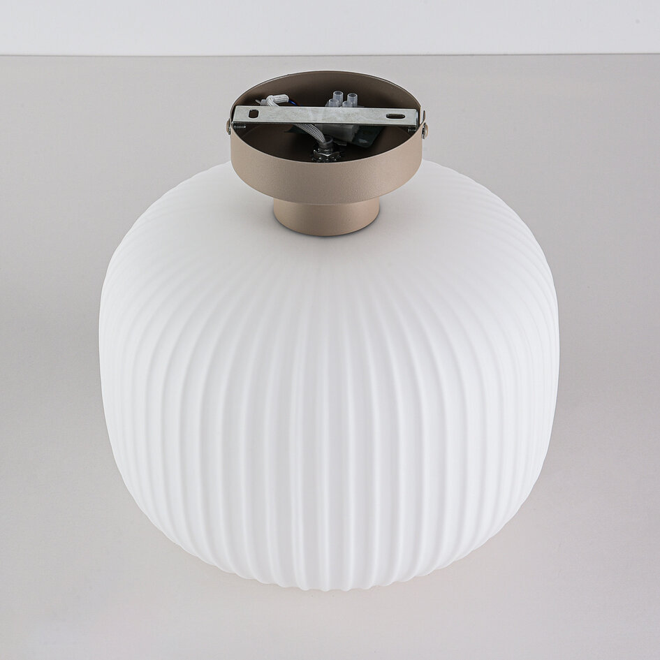 Plafondlamp Ilyana van geribbeld melkwit glas in beige