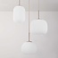 Hanglamp Serilda beige met 3 glazen kappen van geribbeld melkwit glas