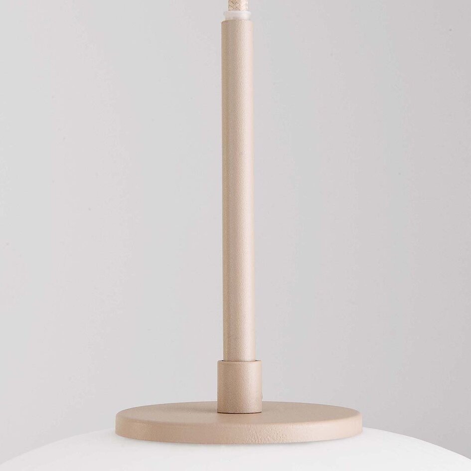 Suspension Meliora beige avec 3 abat-jours en verre nervuré