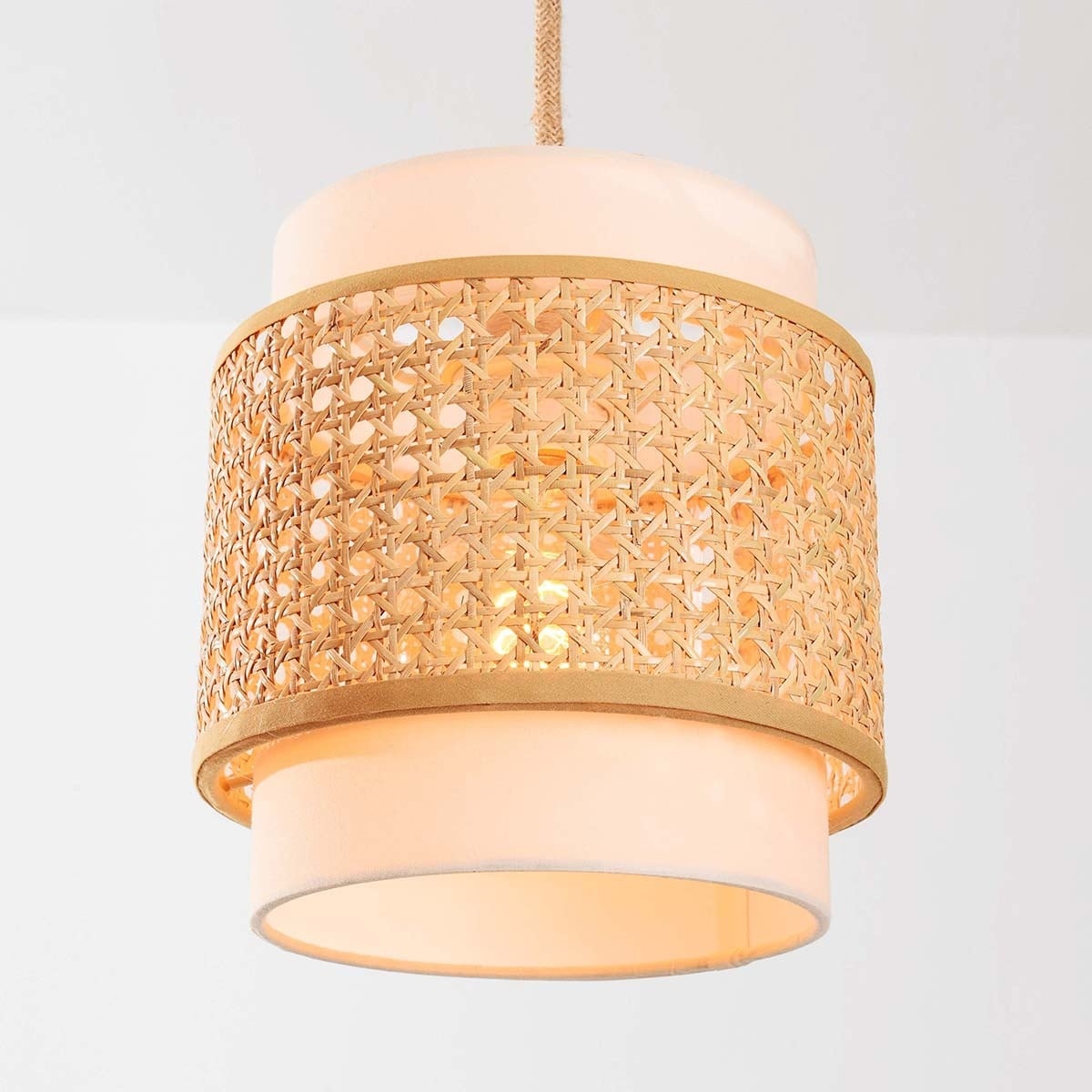 Natuurlijke hanglampen van hout, bamboe, rotan en karton
