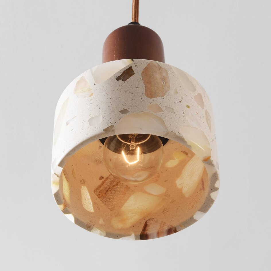 Suspension Lito avec effet terrazzo et bois