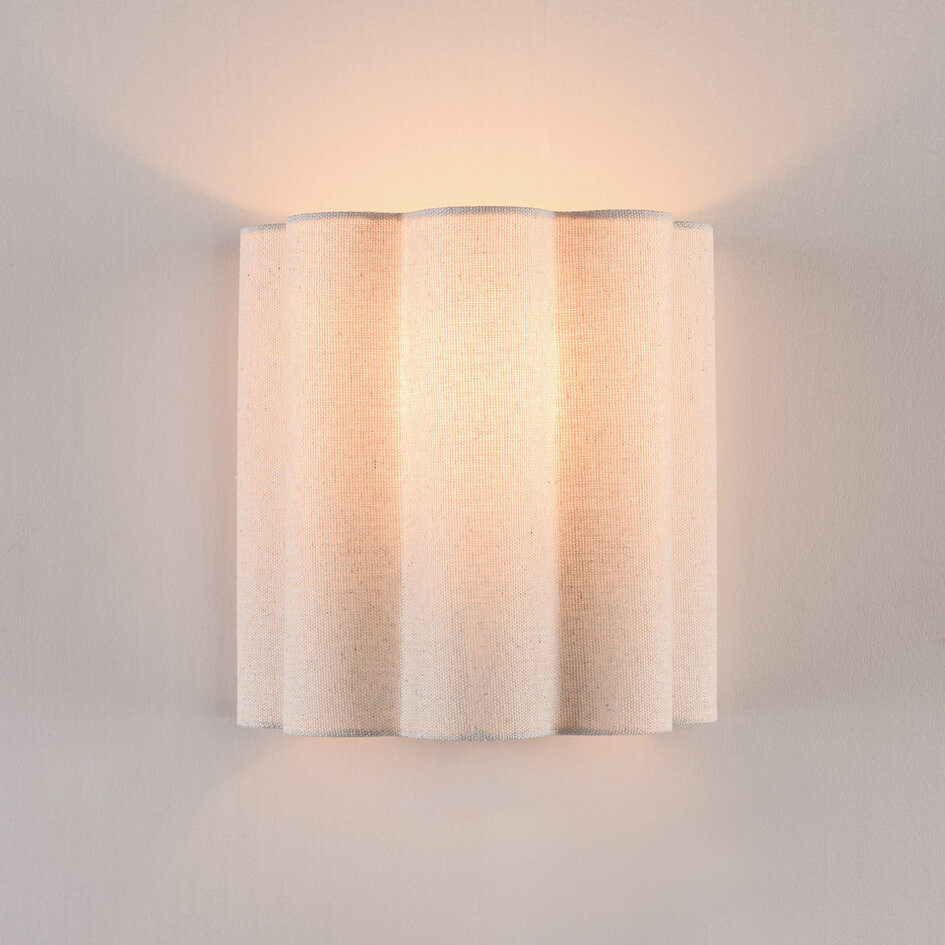 Wandlamp Masja met geplooide linnen kap
