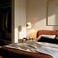 Hanglamp Yuki met travertin en melkwit glas - beige