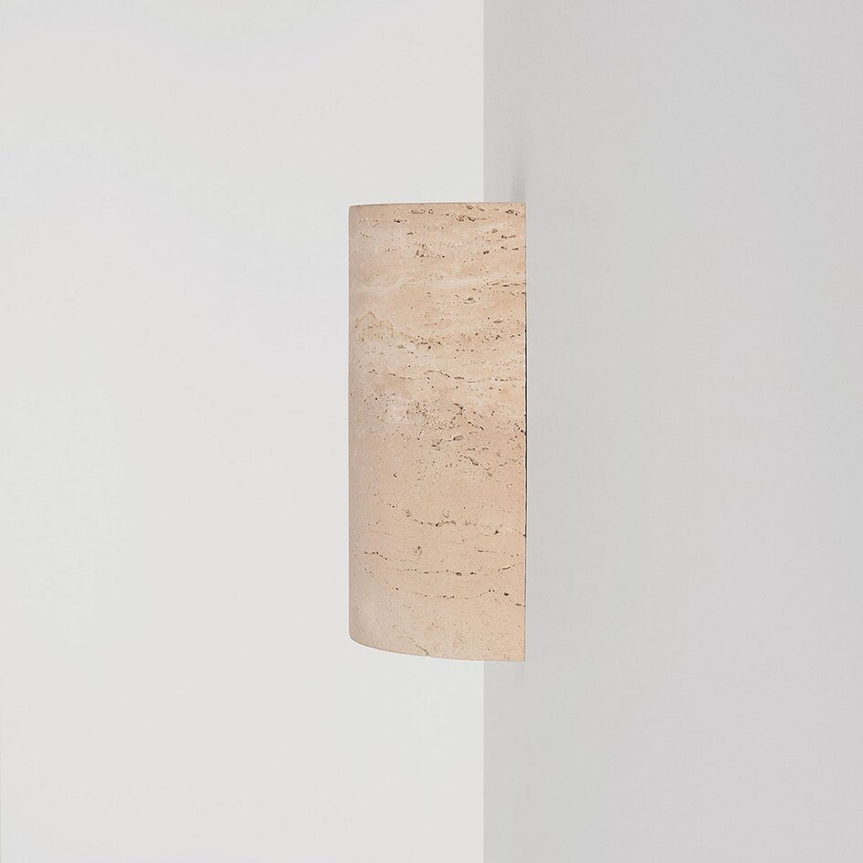 Wandlamp Olly van travertin