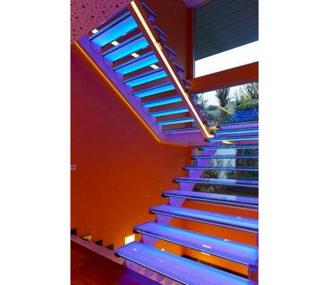 LED-Streifen Treppenbeleuchtung - Komplettset RGB, 24V, IP65, 5m, 60 LEDs/m, dimmbar, inkl. Controller & Netzteil - Einfache Montage für moderne Treppenbeleuchtung LED-Streifen Treppenbeleuchtung - Komplettset RGB, 24V, IP65, 5m, 60 LEDs/m, dimmbar, inkl. Controller & Netzteil - Einfache Montage für moderne Treppenbeleuchtung