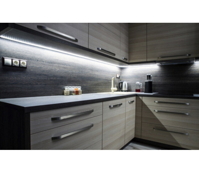 LED Streifen 12V 6000K Kaltweiß 6W 630lm/m 60 LEDs/m IP20 10M Rolle – Hochwertige Beleuchtung für Innenräume LED Streifen 12V 6000K Kaltweiß 6W 630lm/m 60 LEDs/m IP20 10M Rolle – Hochwertige Beleuchtung für Innenräume