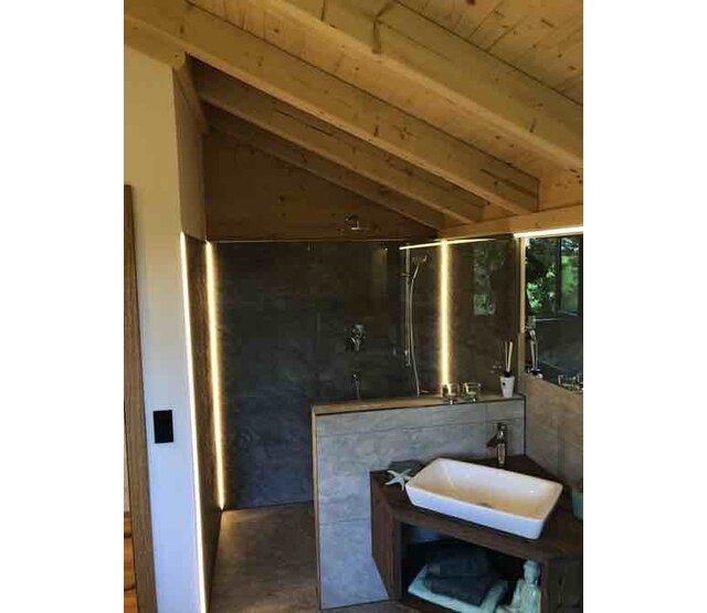 Wasserdichter LED-Streifen 24V, 3000K Warmweiß, 12W, 1260LM, 60LED/m, IP65, 5m – Ideal für Innen- und Außenbeleuchtung Wasserdichter LED-Streifen 24V, 3000K Warmweiß, 12W, 1260LM, 60LED/m, IP65, 5m – Ideal für Innen- und Außenbeleuchtung