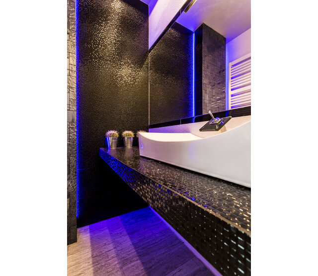 Wasserdichter RGB LED Streifen 14,4W 1020LM 60LED/m IP65 24V DC - 5 Meter, hochflexibel, energieeffizient, für Innen- und Außenbeleuchtung Wasserdichter RGB LED Streifen 14,4W 1020LM 60LED/m IP65 24V DC - 5 Meter, hochflexibel, energieeffizient, für Innen- und Außenbeleuchtung