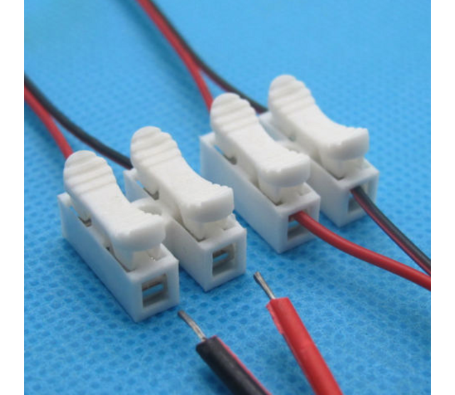 LED-Streifen-Verbinderblock: Praktisches Anschlussstück für 10 mm breite LED-Streifen, 12-24V DC, IP20, einfach zu montieren, für Innenbereich, inkl. Kabelklemmen LED-Streifen-Verbinderblock: Praktisches Anschlussstück für 10 mm breite LED-Streifen, 12-24V DC, IP20, einfach zu montieren, für Innenbereich, inkl. Kabelklemmen