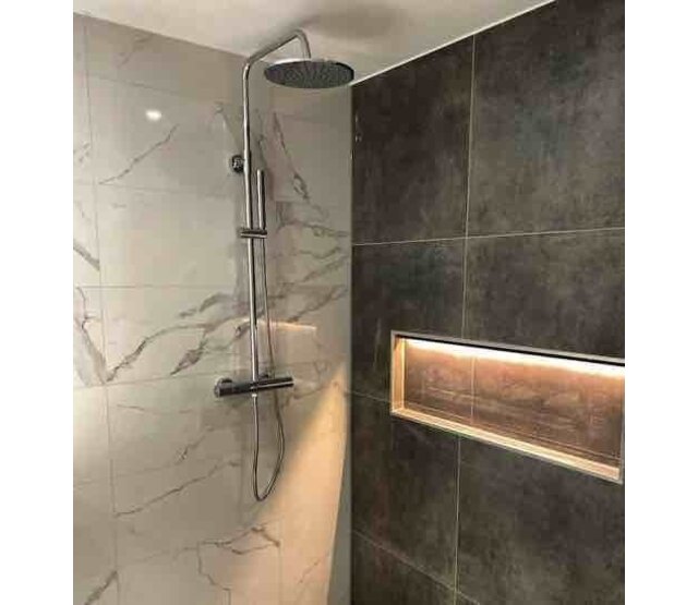 Wasserdichter LED-Streifen 12V, 3000K Warmweiß, 12W, 1260LM, 60LED/m, IP65, 5m – Hochwertige Beleuchtung für Innen- und Außenbereich Wasserdichter LED-Streifen 12V, 3000K Warmweiß, 12W, 1260LM, 60LED/m, IP65, 5m – Hochwertige Beleuchtung für Innen- und Außenbereich